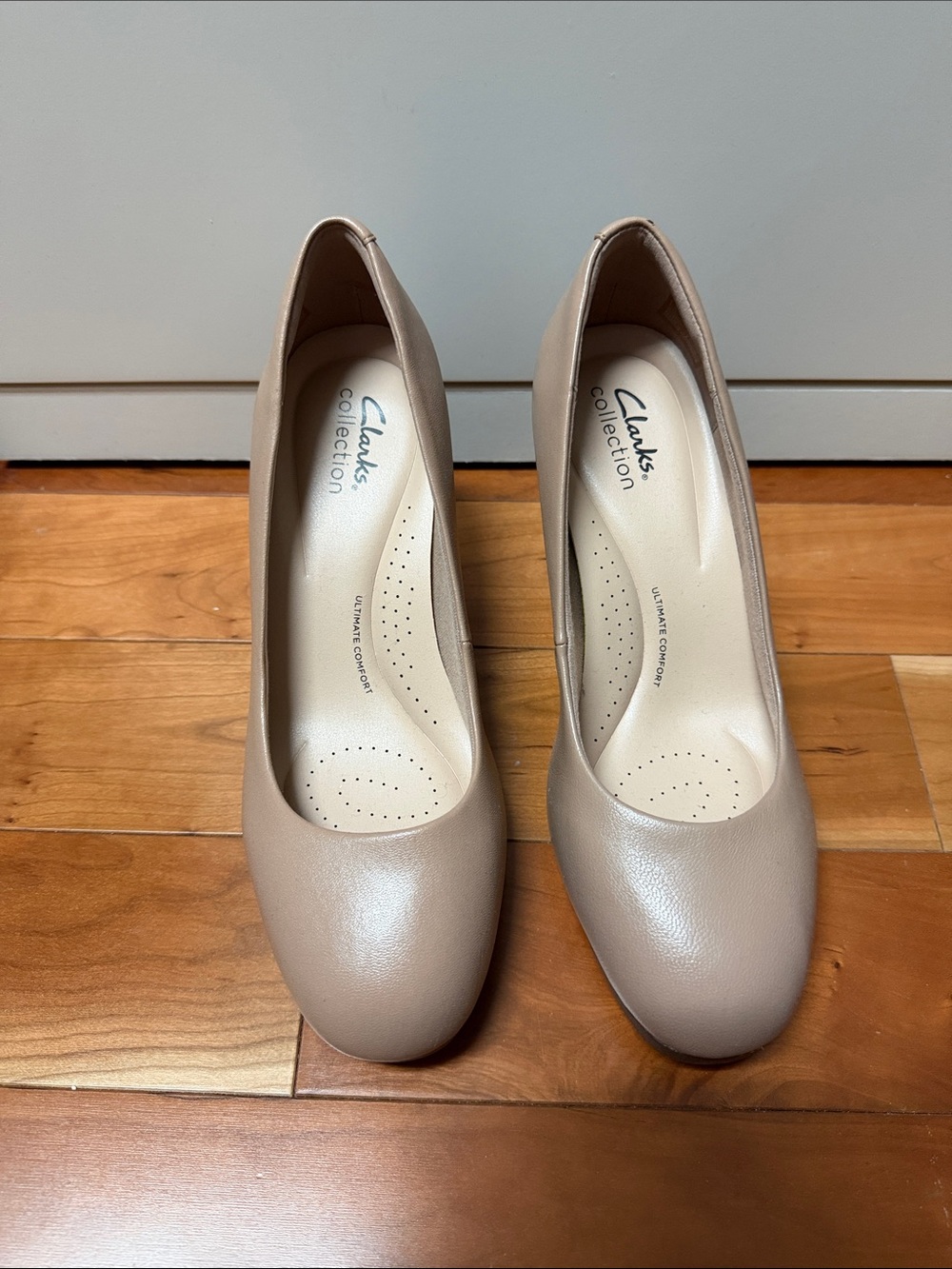 Clarks Women's Taupe Round-Toe Comfort Pumps